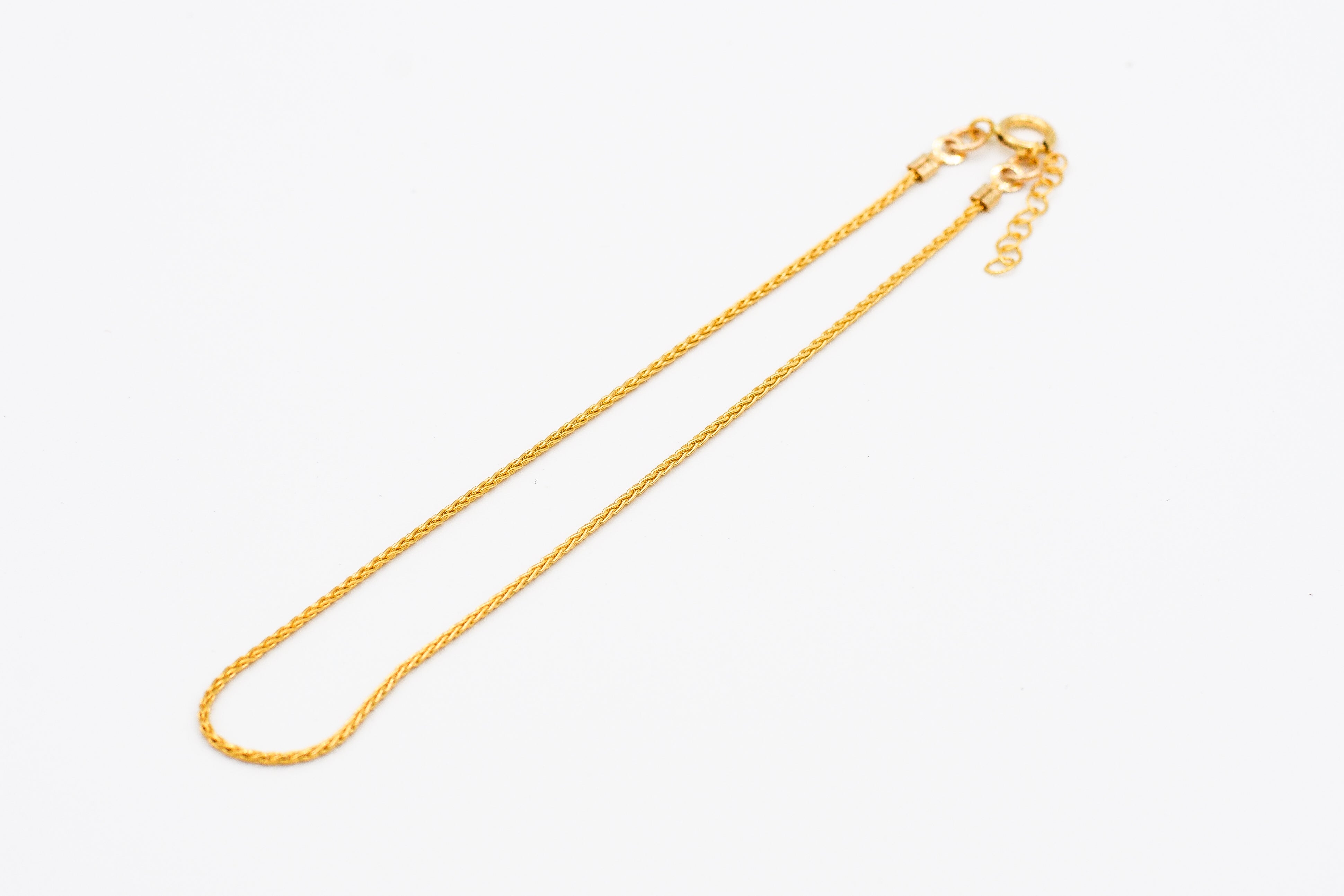 Picture of the Syana ankle bracelet, a Nelumbo jewelry piece, handmade from 14k solid gold