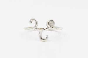 Picture of the Air ring, a Nelumbo jewelry piece, handmade from 925 sterling silver and moonstone