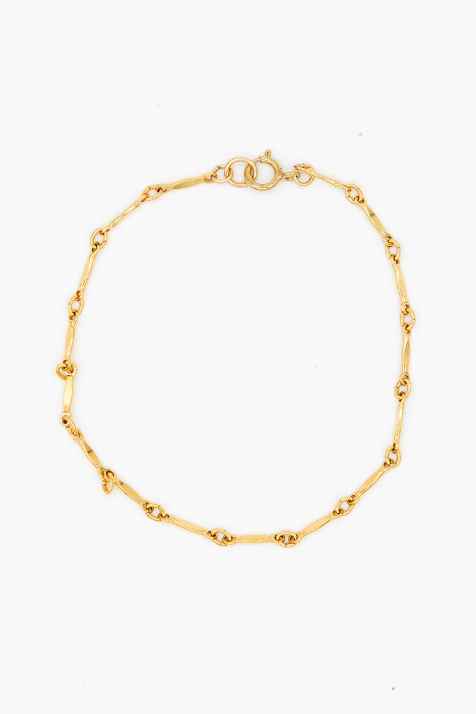 Picture of the Alizia bracelet, a Nelumbo jewelry piece, handmade from 14K gold