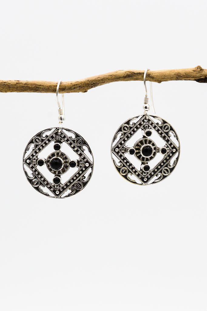 Picture of the Edena earrings, a Nelumbo jewelry piece, handmade from 925 sterling silver and onyx stone