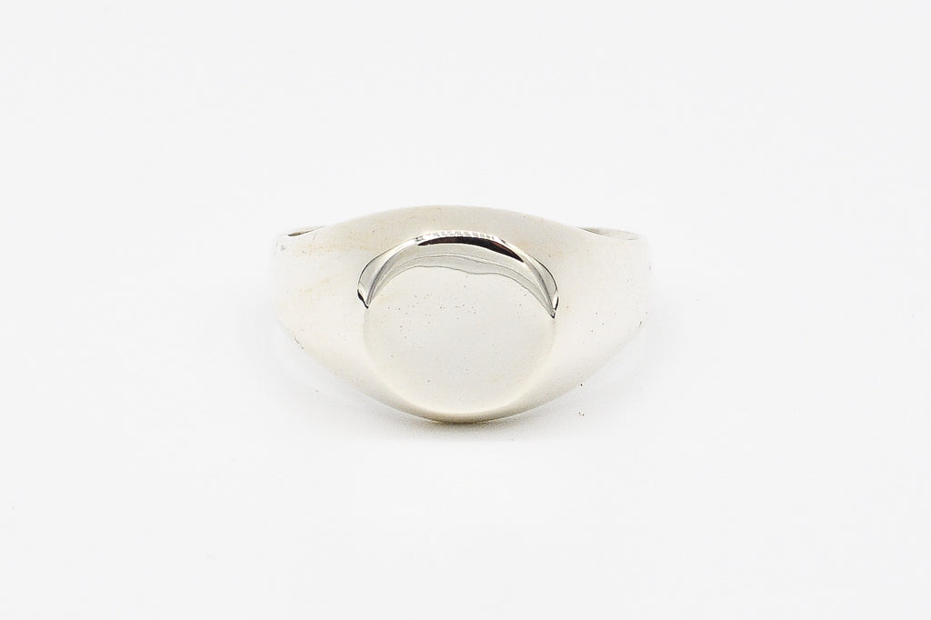 Picture of the Esha ring, a Nelumbo jewelry piece, handmade from 925 sterling silver