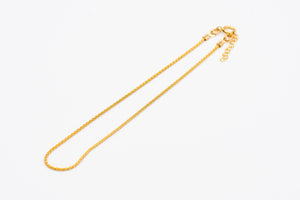 Picture of the Syana ankle bracelet, a Nelumbo jewelry piece, handmade from 14k solid gold