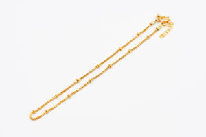 Picture of the Nala ankle bracelet, a Nelumbo jewelry piece, handmade from 14k solid gold