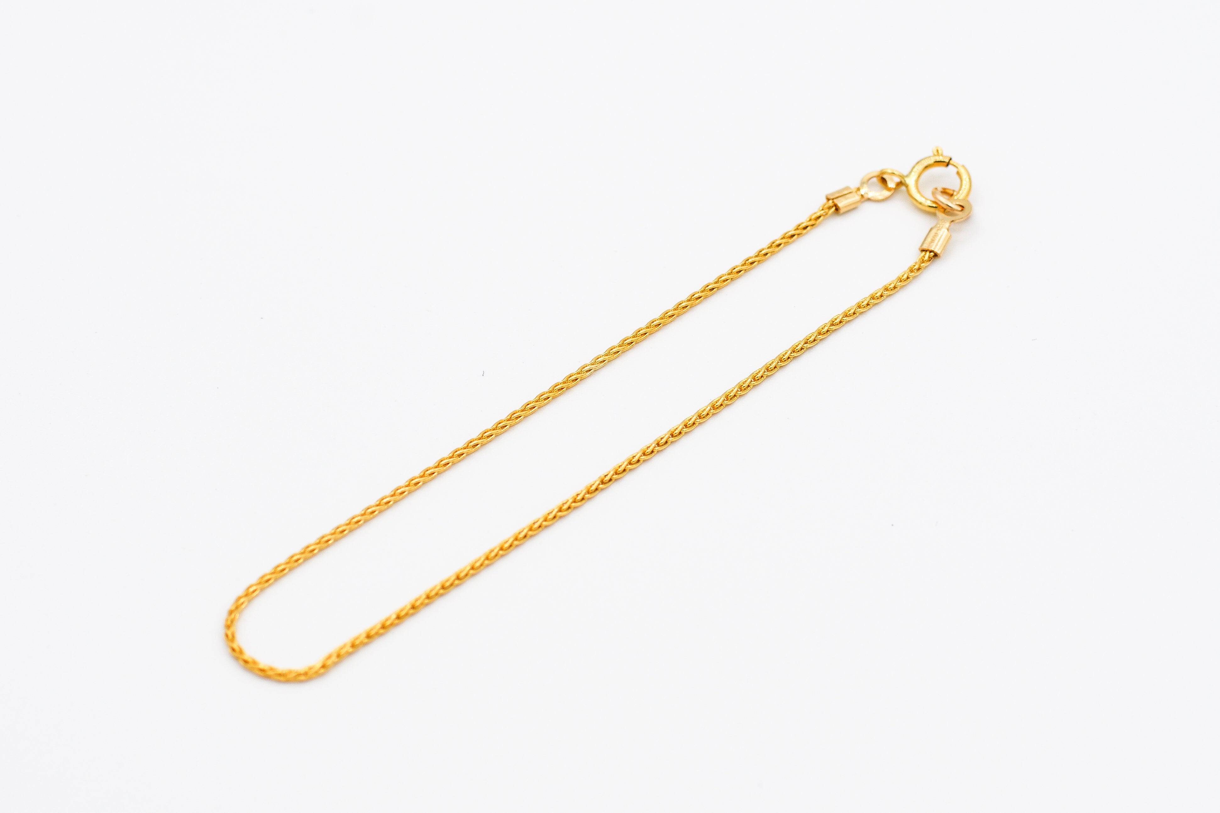 Picture of the Syana bracelet, a Nelumbo jewelry piece, handmade from 14k solid gold