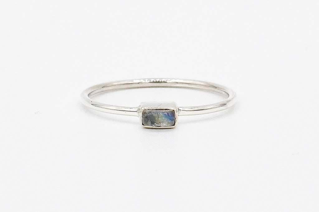 Picture of the Kiara ring, a Nelumbo jewelry piece, handmade from 925 sterling silver and labradorite stone
