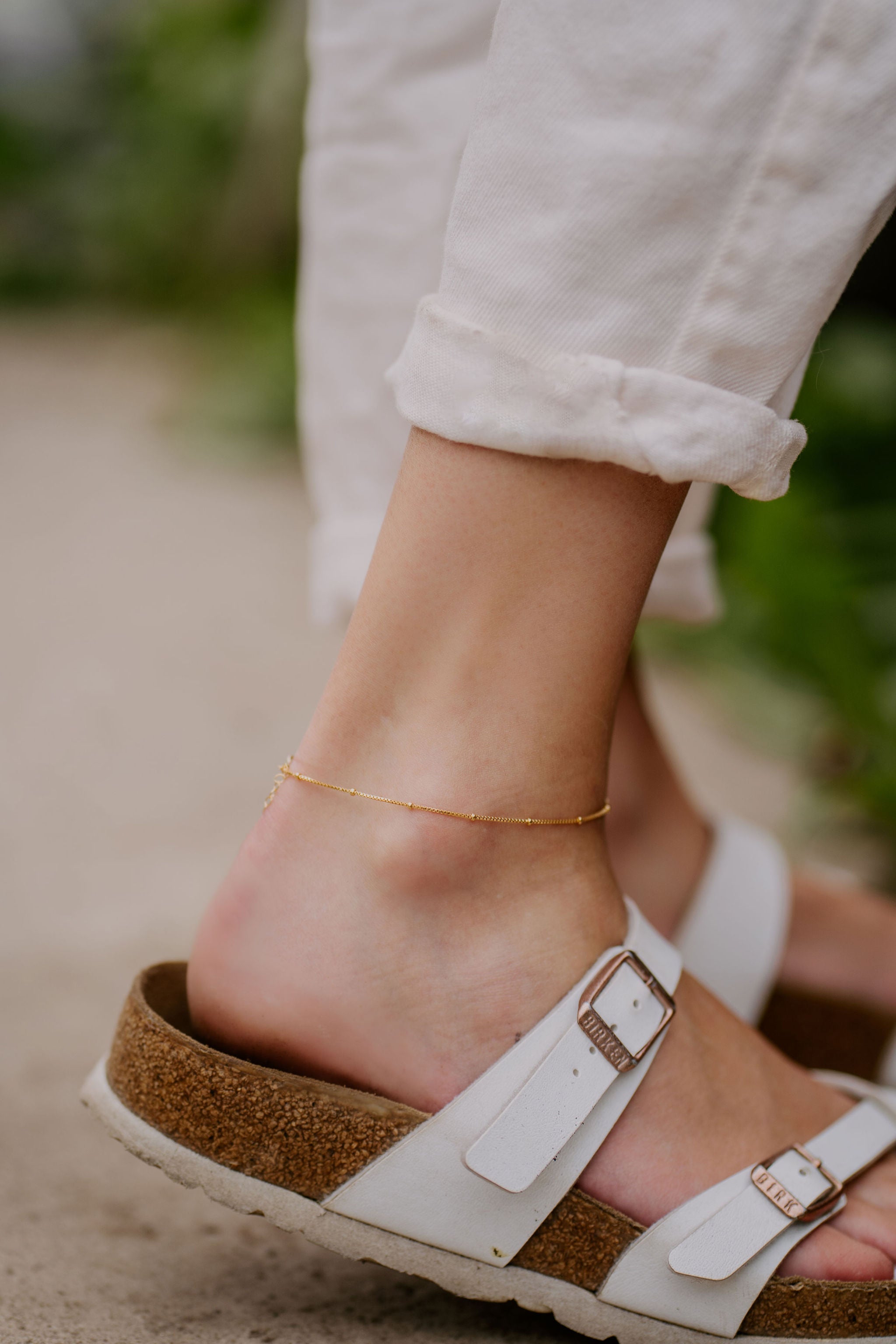 Picture of the Nala ankle bracelet, a Nelumbo jewelry piece, handmade from 14k solid gold