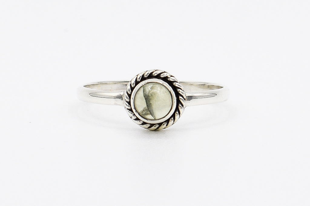 Picture of the Samudra ring, a Nelumbo jewelry piece, handmade from 925 sterling silver and prehnite stone