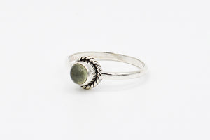 Picture of the Samudra ring, a Nelumbo jewelry piece, handmade from 925 sterling silver and prehnite stone