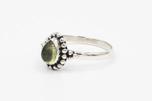 Picture of the Rashii ring, a Nelumbo jewelry piece, handmade from 925 sterling silver and prehnite stone