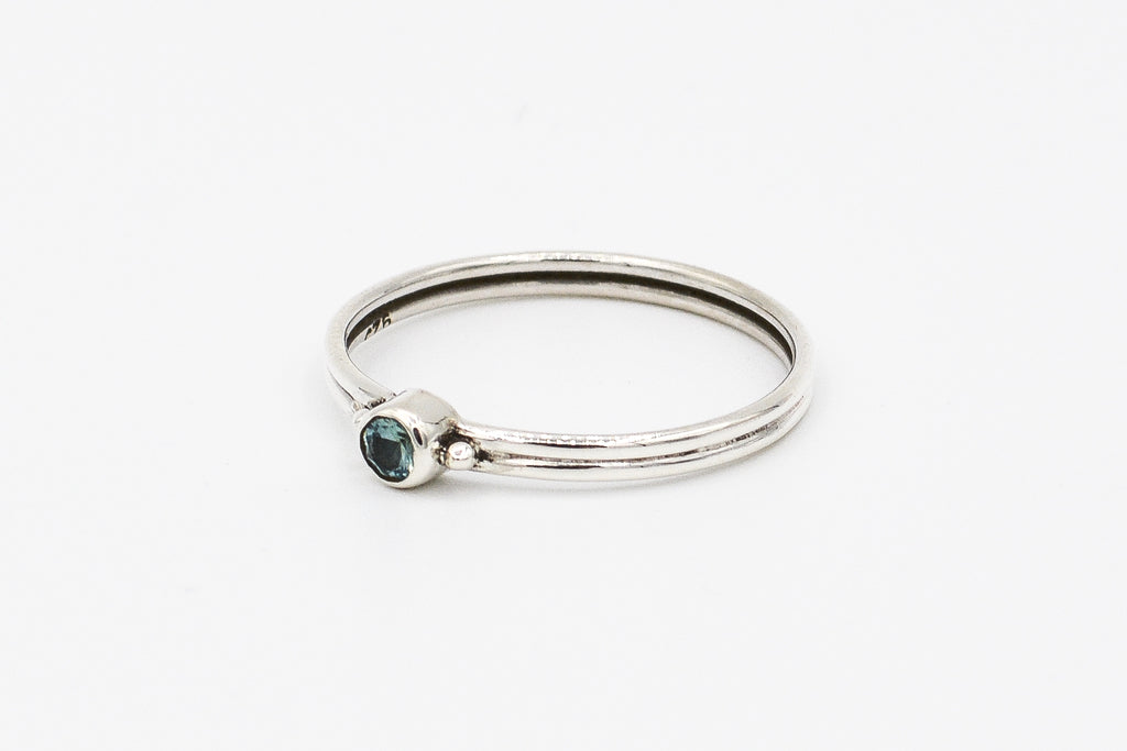 Picture of the Aisha ring, a Nelumbo jewelry piece, handmade from 925 sterling silver and topaz stone